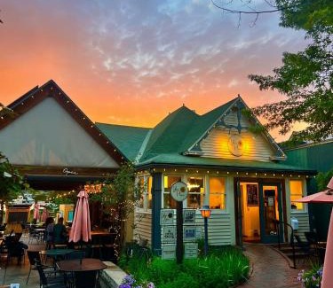 Historic Downtown Durango Hotel | Leland House Suites of Durango