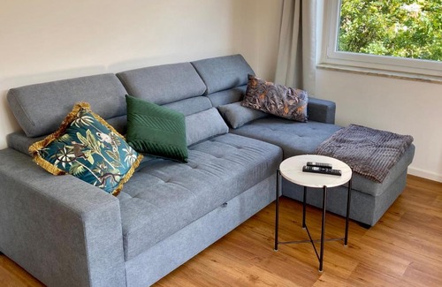 Western Ring Area Apartment | LEMON - 4 Per - Garage - 65 Zoll