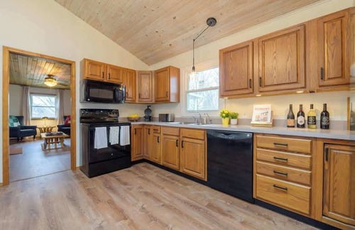 Baroda House | Lemon Creek Lodge Explore Michigan's Wine Trail