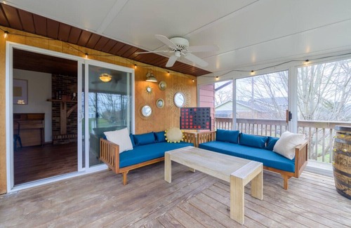 Baroda House | Lemon Creek Lodge Explore Michigan's Wine Trail
