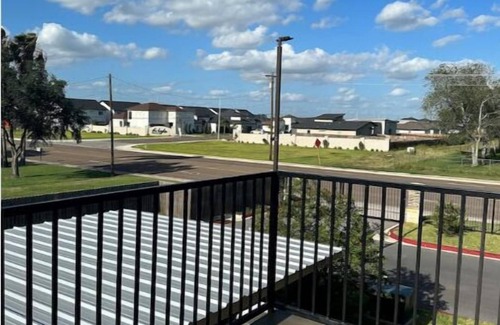 Edinburg Apartment | Lemon Home - 2 Queen BR