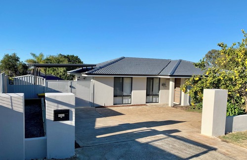 Padbury House | Lemon Tree Cottage - beautiful holiday home with pool near Hillary's, Perth