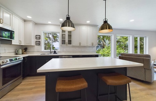 Juneau House | Lena Beach Oceanview Suite