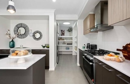 Leneva House | Leneva Stylish & Spacious Stay - Spacious four bedroom, two bathroom property