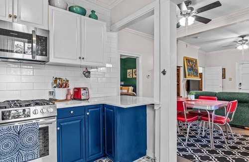 Athens House | Lenoir Cottage w/covered patio and fire pit!