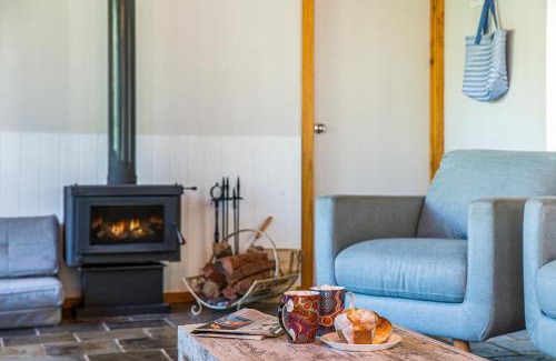Guilderton House | Lens Lodge - Spacious beach Home
