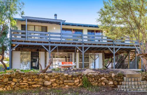 Guilderton House | Lens Lodge - Spacious beach Home