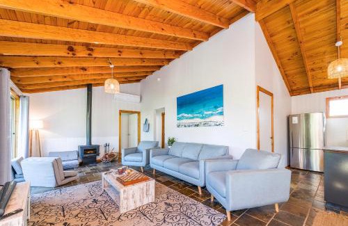 Guilderton House | Lens Lodge - Spacious beach Home