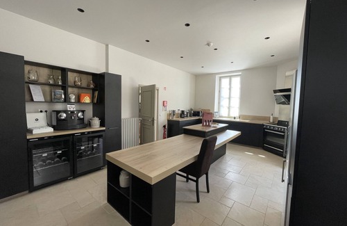 Savigny-les-Beaune Apartment | Léonce Boquet-Apartment-Ensuite with Shower-Vineyard view