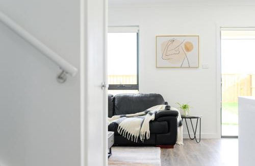 Leppington Villa | Leppington 5Br house near Woolworths Tran station