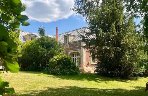 Boissy-Saint-Leger House | Les écuries du château