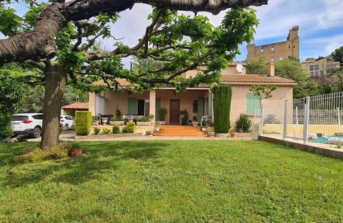 Chateauneuf-du-Pape House | Les 2 Cyprès – House with Pool and Garden in Châteauneuf-du-Pape