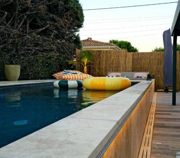 Mus House | Les Brézines - Maison Clim Terrasse Piscine au cœur de Mus MaisoncarréeConciergerie
