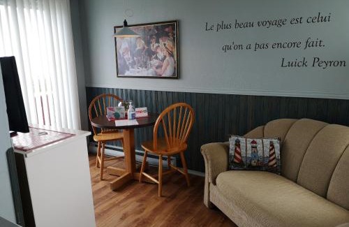 Pointe-au-Pere Ski Chalet | Les Cabines du Phare