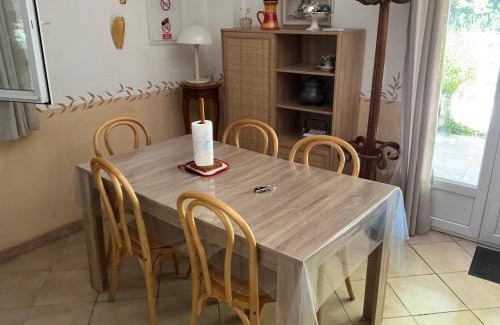 Saint-Andiol Bed & Breakfast | Les Cigales