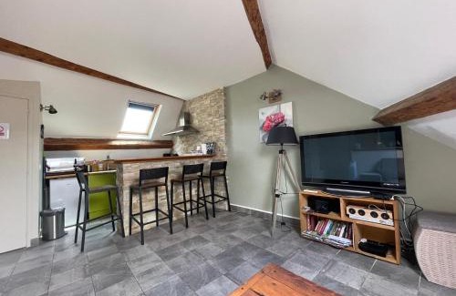 Bayeux Apartment | Les combles de l Aure Grand studio cosy confortable classé 3 étoiles centre Bayeux 2 mn à pied cathédrale proche plages du débarquement