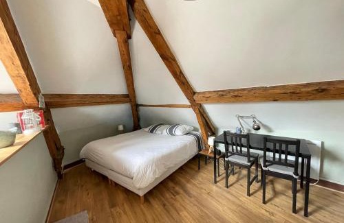 Bayeux Apartment | Les combles de l Aure Grand studio cosy confortable classé 3 étoiles centre Bayeux 2 mn à pied cathédrale proche plages du débarquement