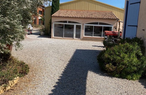 Pinet House | Les Favières. Air-conditioned gîte, swimming pool. Wifi, Parking. Wed 15min. Vineyard heart