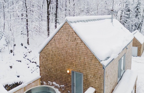 Orford Ski Chalet | Les Frères Tino - Chalet à Louer - Orford - Spa - Ski in & Ski out !
