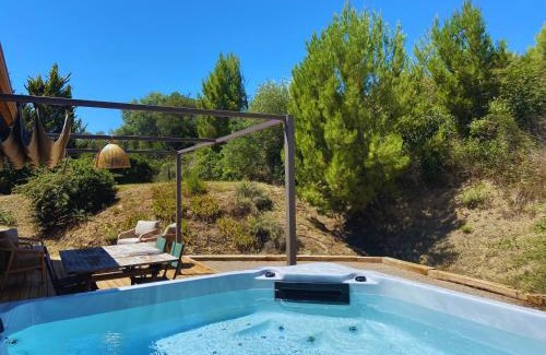 Thezan-les-Beziers Villa | Les Hauts de la Pinède - Villa avec Piscine, Jacuzzi et Boulodrome privatifs