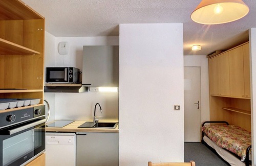 Les Bruyeres Apartment | Les Menuires, 2-Room 4-Person Ski-In Ski-Out Apartment