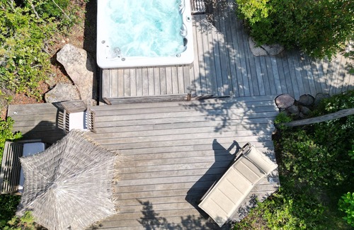 Coti-Chiavari House | LES PIEDS DANS L'EAU Jacuzzi and beach for 2 to 8 people