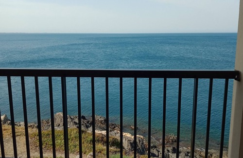Collioure Apartment | Les Roches Bleues :A balcony overlooking the sea, free wifi, closed garage