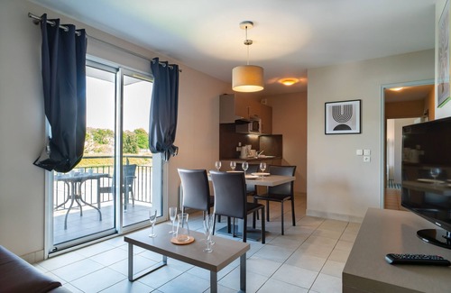 Concarneau Apartment | Les Thermes 511 - Appt proche plage avec piscine partagée