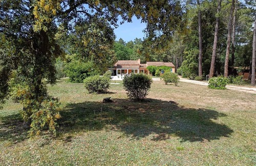 Uchaux Villa | Les Volets bleus: Charming villa 400 m from village center Heated swimming pool