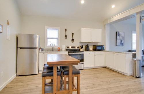 Oswego House | Less Than 1 Mi to Lake Ontario Oswego Group Retreat
