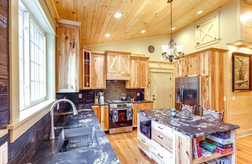 North Pole Apartment | Less Than 5 Mi to Whiteface Mtn Resort Cabin-Style Apt