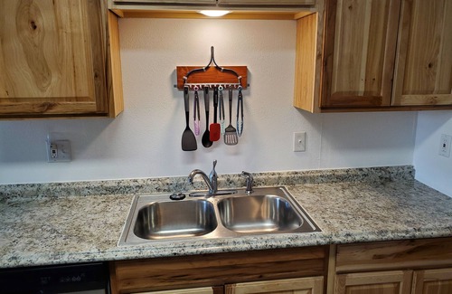 Blanco House | Less than 5 minutes to Blanco River, cozy 3 bedroom house with huge backyard!