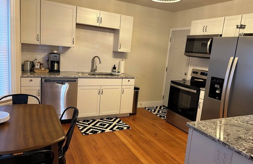 Cheyenne House | Let's go, let's show, let's rodeo! 6 blocks to Frontier Park, doggo friendly!