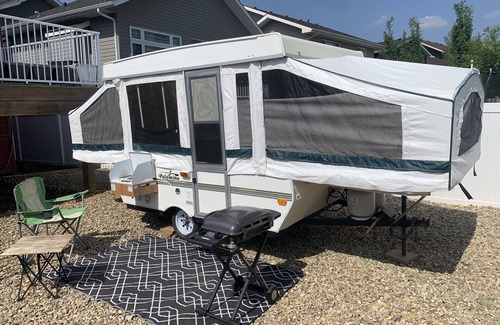 Red Deer House | Lets Go Camping Easy Pull Luxury Tent Trailer.