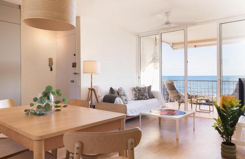 Gava Apartment | LETS HOLIDAYS Beach front apartment in Gavà Mar, Pine Beach