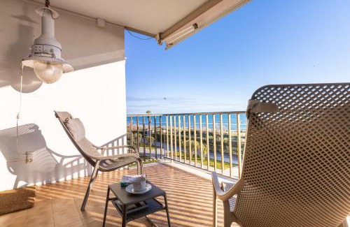 Gava Apartment | LETS HOLIDAYS Beach front apartment in Gavà Mar, Pine Beach