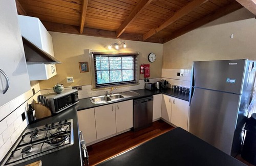 Leura House | Leura Lodge - walking distance to mall, quiet & central