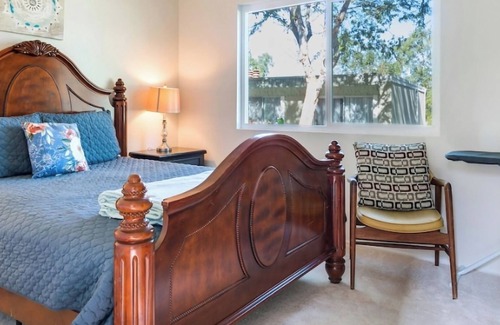 Laguna Hills Condo | Leval Entry~Downstairs~Remodeld Kitchen~Monthly~Gym~Pools~Spa~讲中文