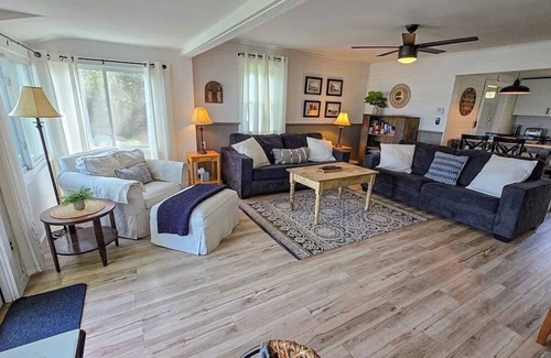Auburn Cottage | Level Beach, Dock, Central Air, New Kitchen, Fantastic Views, Rowboat & Kayaks!