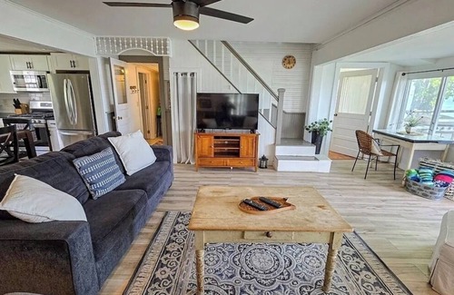 Auburn Cottage | Level Beach, Dock, Central Air, New Kitchen, Fantastic Views, Rowboat & Kayaks!