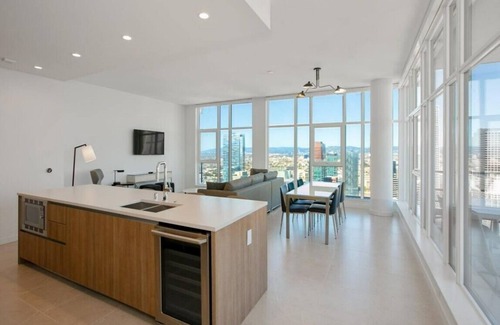 Historic Core Hotel | Level South Hill- A City Escape. Two Bedroom Sky Suite in the Heart Of DTLA