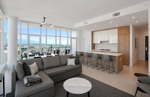 Historic Core Hotel | Level South Hill- A City Escape. Two Bedroom Sky Suite in the Heart Of DTLA