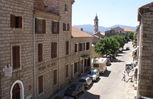Levie House | LEVIE 30km from Propriano, House in the heart of the village, air conditioning