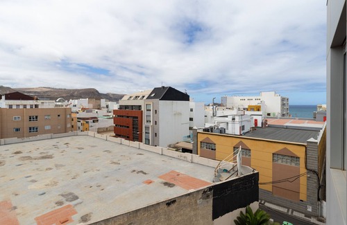 Las Palmas de Gran Canaria Ski Chalet | Leyre Mar Canteras by Canariasgetaway