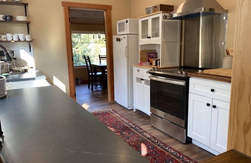 Winthrop House | Libby's Landing-Riverfront, Dog Friendly in Downtown Winthrop!