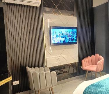 Srinagar Hotel | Lieu D Amour