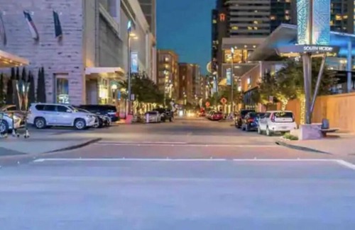 Old East Dallas Apartment | Life in the city with WiFi , near everything