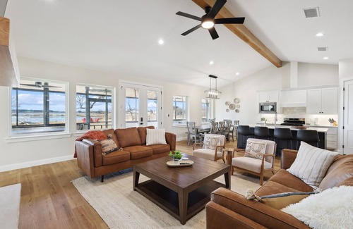Graford House | Life's A Hoot | Dock and Hot Tub! Close to Rocker B.