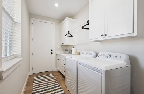 Graford House | Life's A Hoot | Dock and Hot Tub! Close to Rocker B.