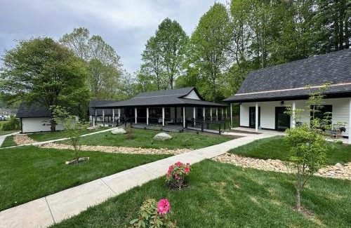 Brevard Villa | Life's Good Retreat